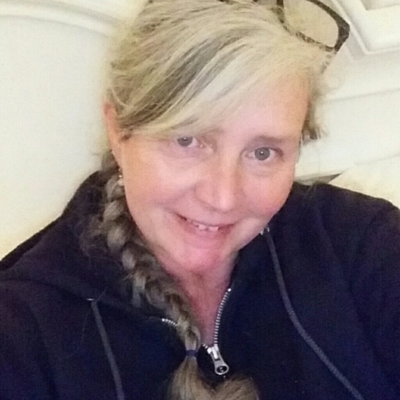 Meet your Posher, Deidra - Picture 2 of 2